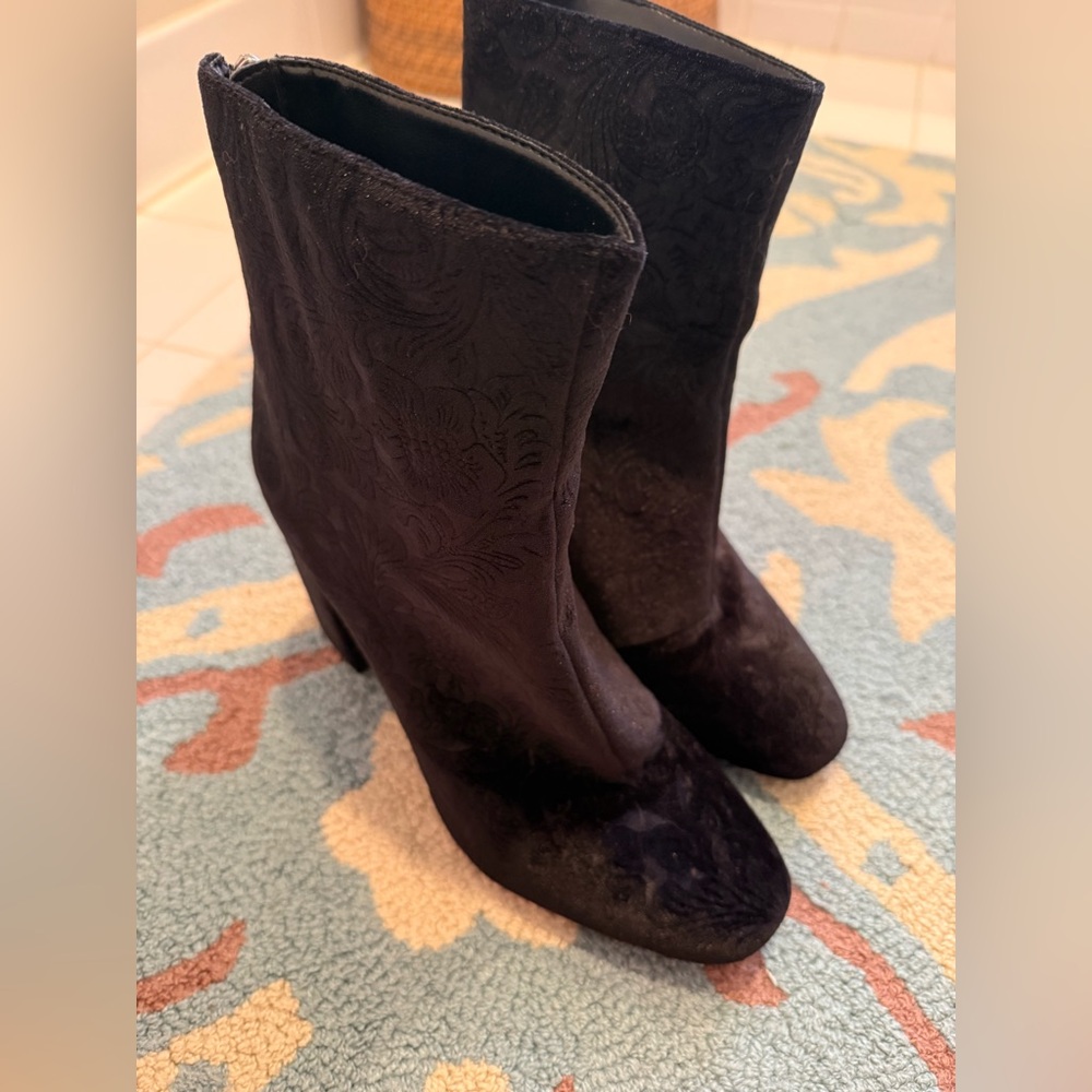 Suede booties with flower pattern - Picture 4 of 5